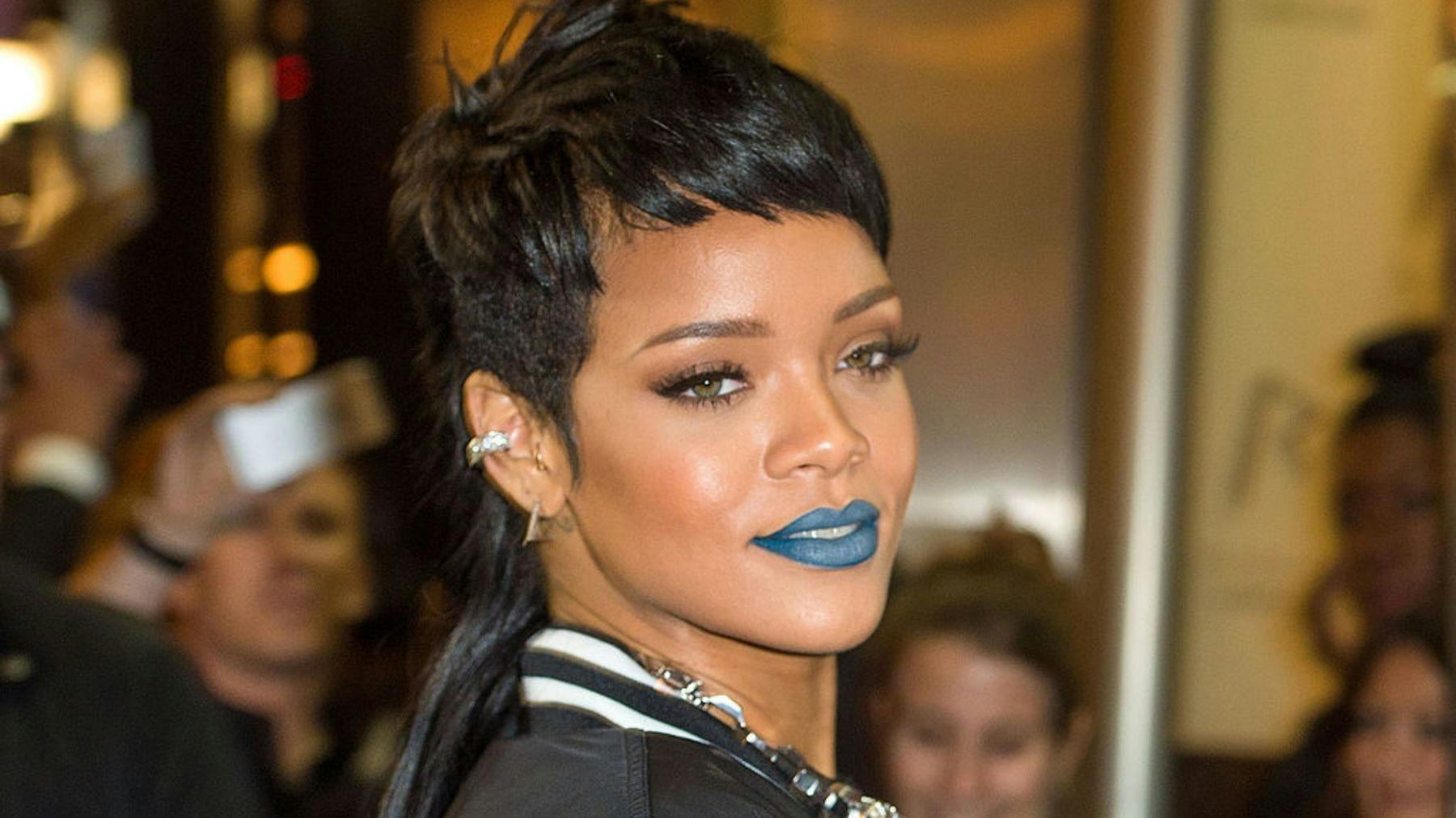 Best dark deals blue lipstick